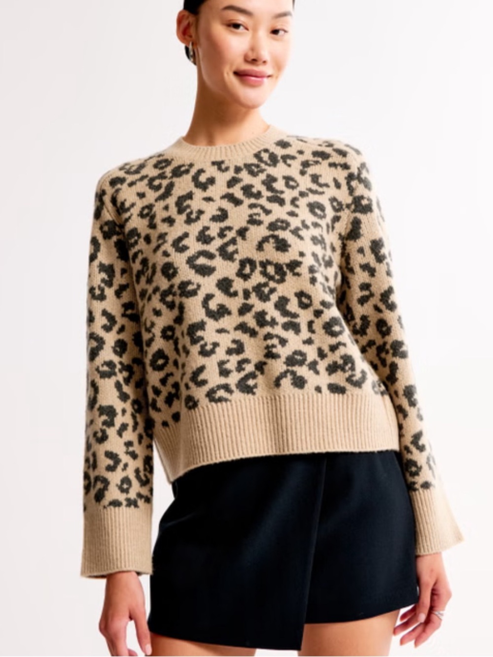 Abercrombie & Fitch Madeline Leopard Print Oversized Crew Neck Sweater - Picture 2 of 13